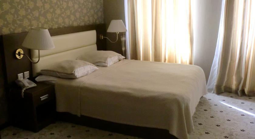 Hotel Cristal Palace Tbilissi Extérieur photo